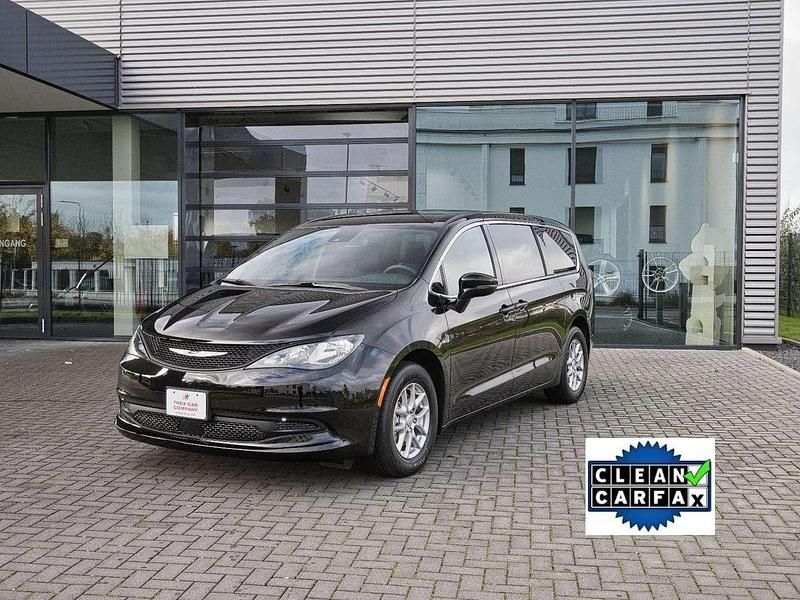 Brilliant black crystal pearl Neu 2025 Chrysler Voyager Van / Kleinbus | 59.450 € - Bild 1/4