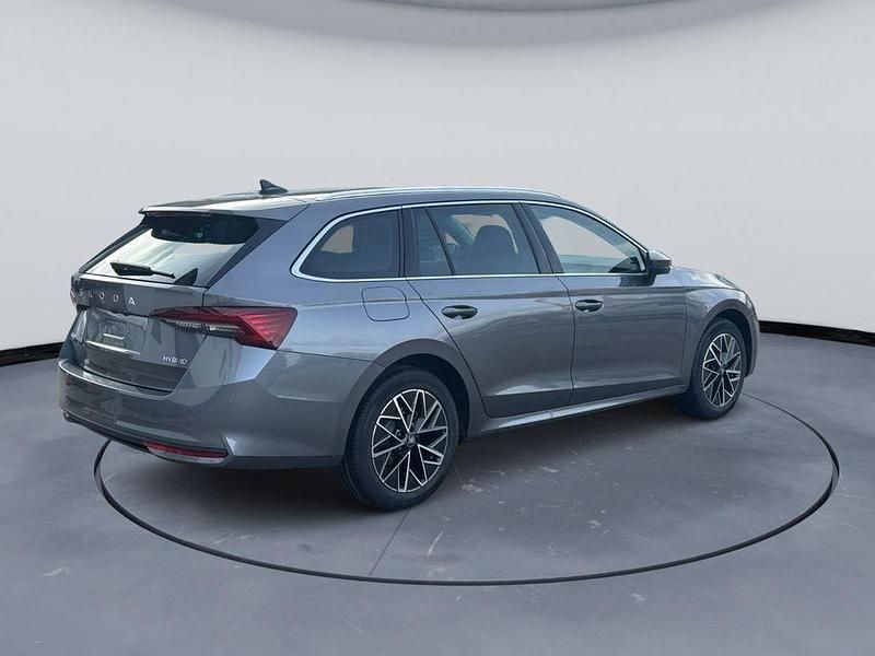 Neu Skoda Octavia Selection 150 PS (110 kW) 2026 Grau Kombi