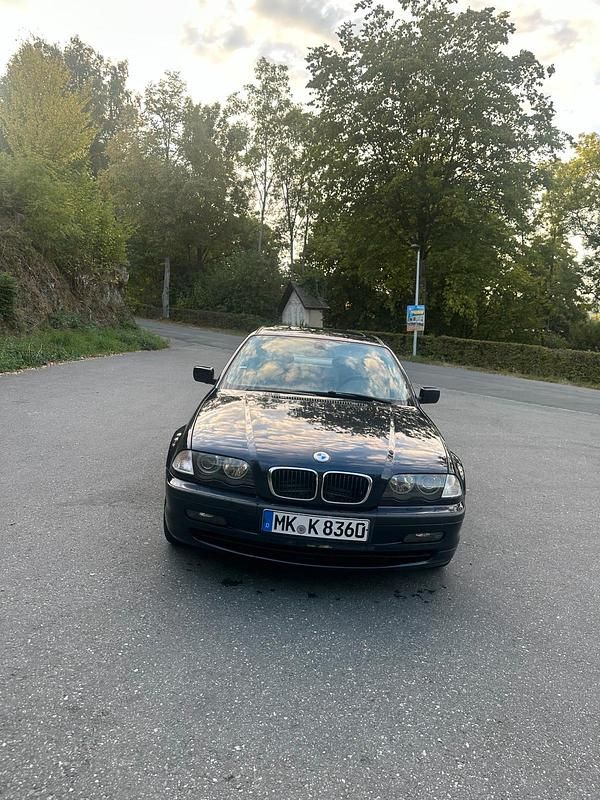 Blau Gebraucht 2000 BMW 320 Limousine | 1.599 € (Superpreis) - Bild 1/4