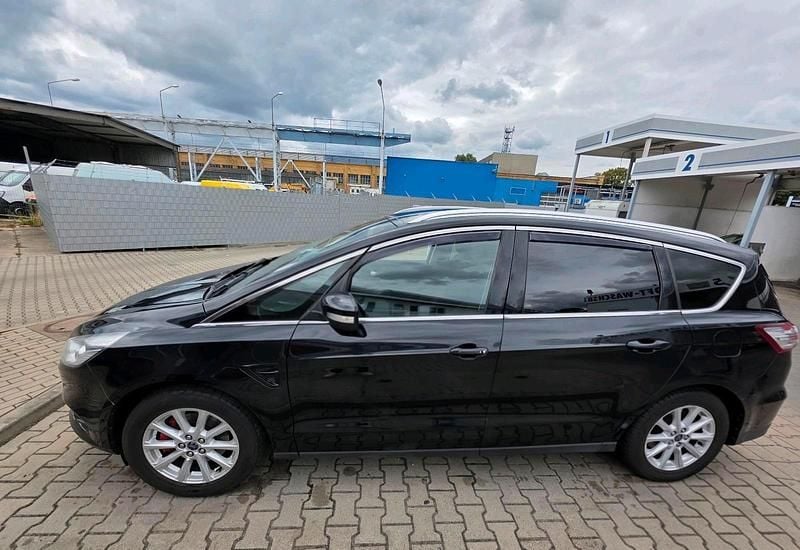 Schwarz Gebraucht 2015 Ford S-MAX S Van / Kleinbus | 10.000 € (Fairer Preis) - Bild 1/4