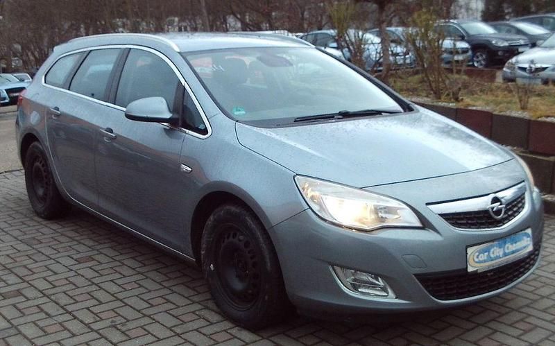 Gebraucht Opel Astra Innovation 125 PS (91 kW) 2011 Silber Kombi