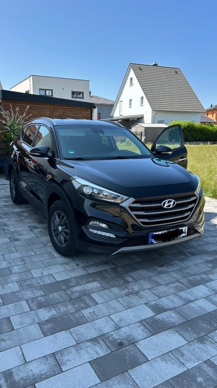 Schwarz Gebraucht 2015 Hyundai Tucson Intro Edition SUV | 12.200 € (Guter Preis) - Bild 1/4
