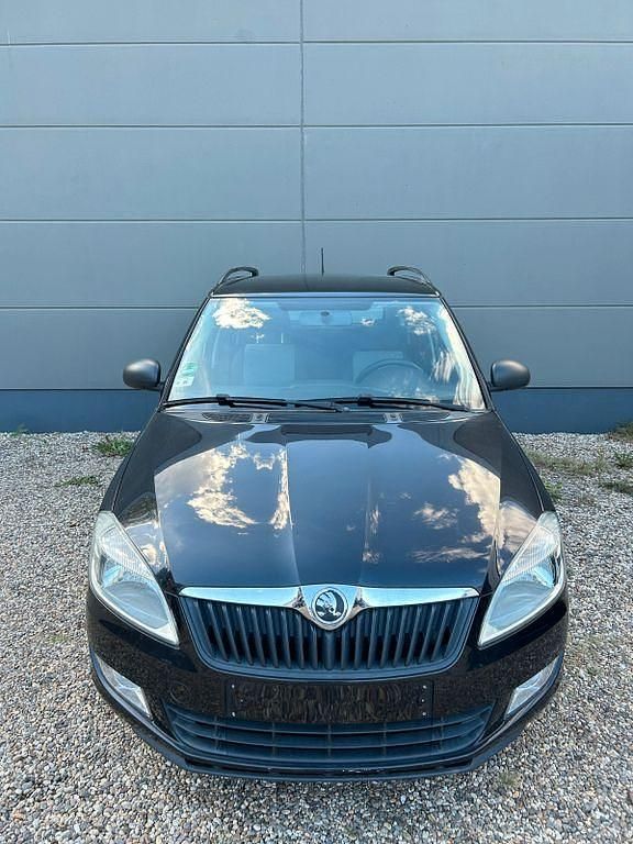 Schwarz Gebraucht 2014 Skoda Fabia Kombi | 4.799 € (Guter Preis) - Bild 1/4