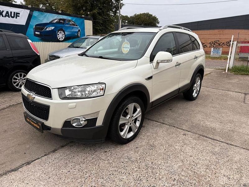 Weiß Gebraucht 2011 Chevrolet Captiva LTZ SUV | 6.990 € (Fairer Preis) - Bild 1/4