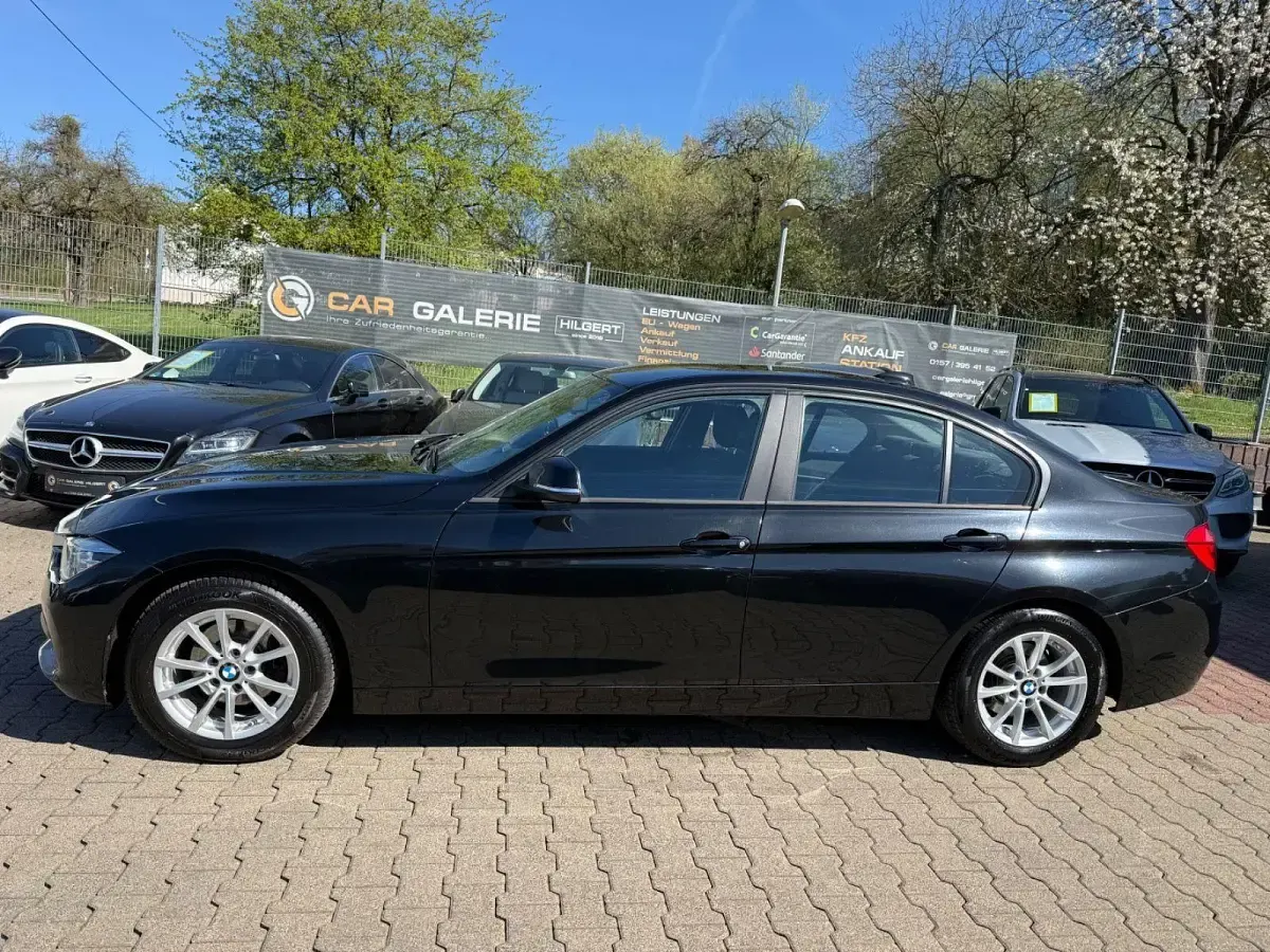 Gebraucht BMW 318 Advantage 136 PS (100 kW) 2017 Schwarz Limousine