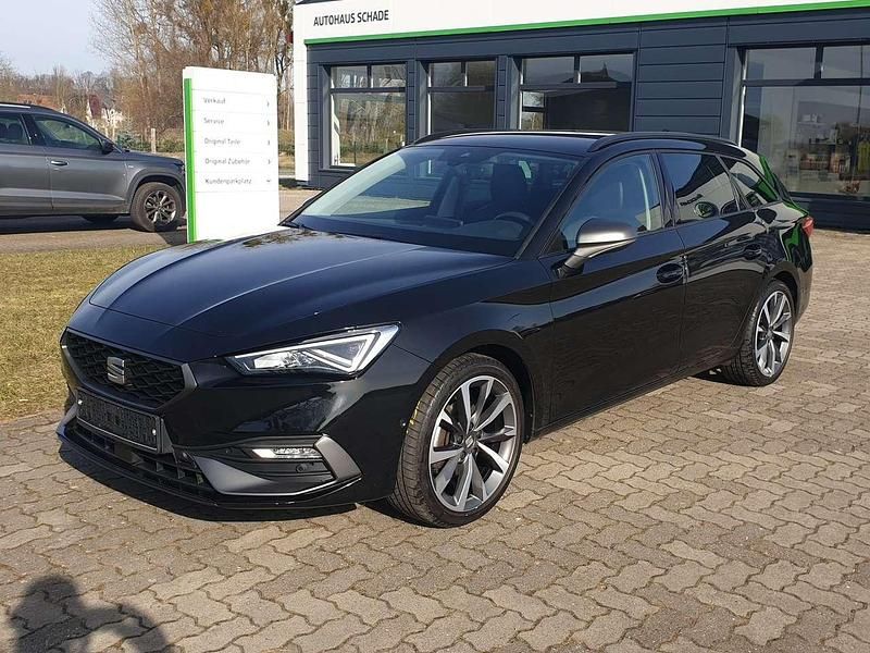 Mitternachts schwarz metallic Gebraucht 2022 Seat Leon FR Kombi | 21.900 € (Fairer Preis) - Bild 1/4