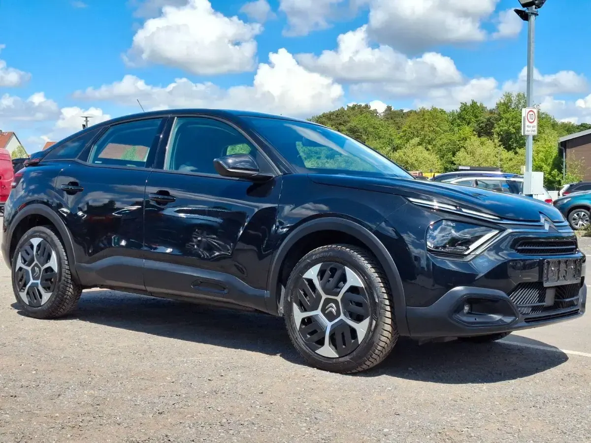 Używany Citroën C4 Feel 131 KM (96 kW) 2022 Czarny Sedan/Limuzyna