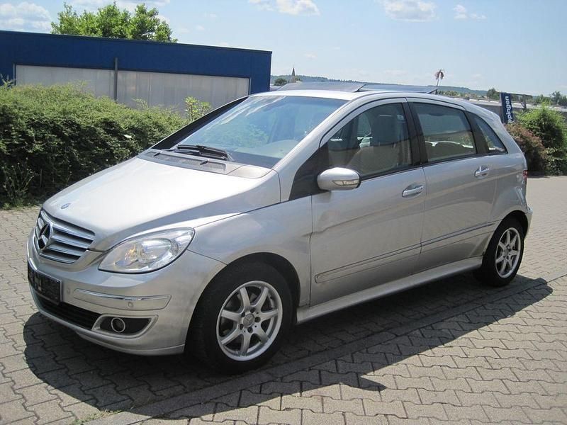 Silber Gebraucht 2005 Mercedes B180 Van / Kleinbus | 2.590 € (Fairer Preis) - Bild 1/4