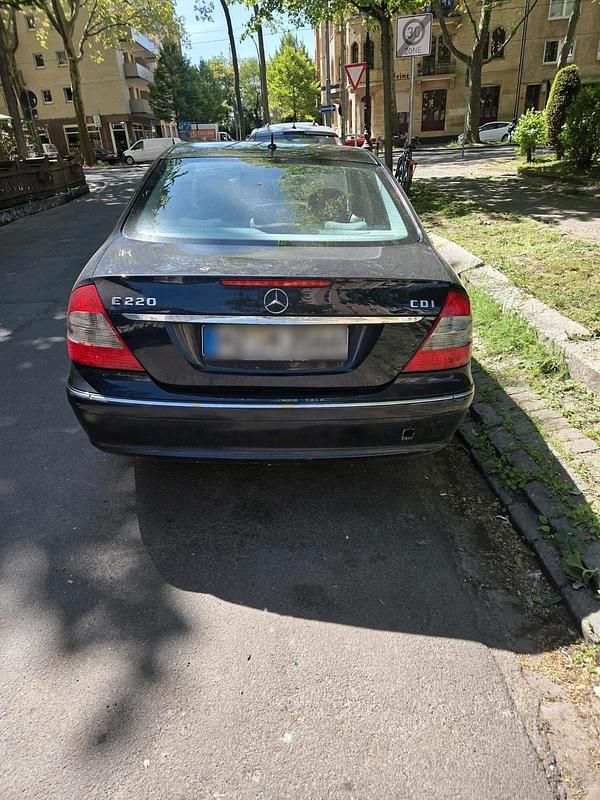 Gebraucht Mercedes E220 170 PS (125 kW) 2007 Schwarz Limousine