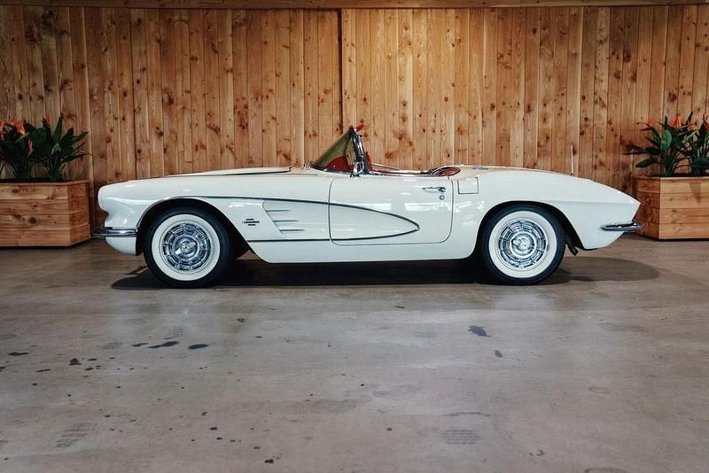 Używany Chevrolet Corvette C1 1961 Biały Kabriolet