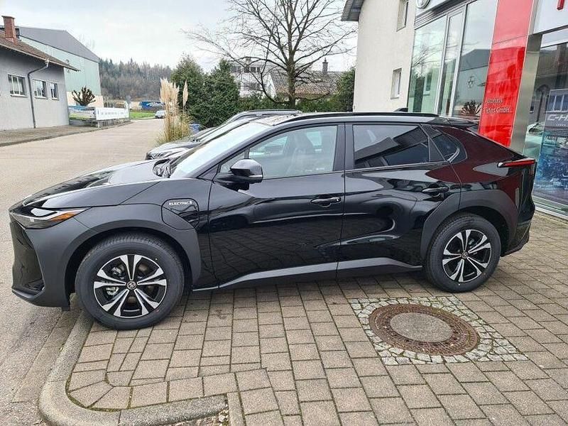 Gebraucht Toyota bZ4X Basis 150 kW (204 PS) 2023 Schwarz SUV