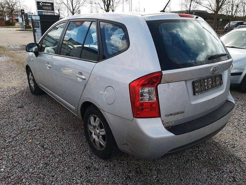 Gebraucht Kia Carens Basis 144 PS (105 kW) 2007 Silber Van / Kleinbus