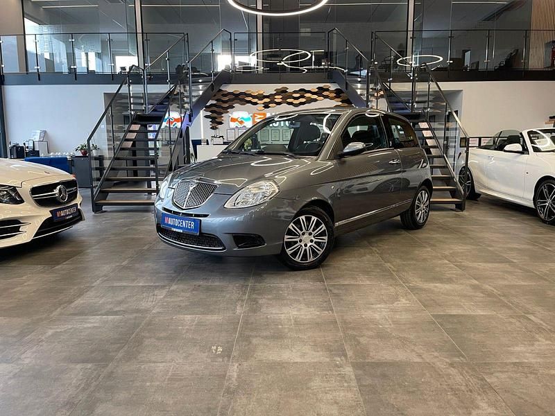 Grau Gebraucht 2010 Lancia Ypsilon Kleinwagen | 2.499 € (Guter Preis) - Bild 1/4