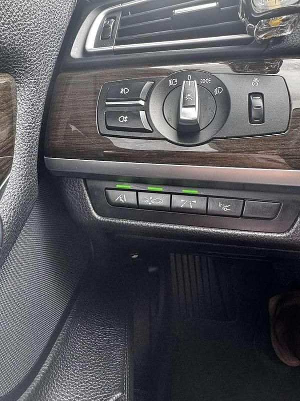 Second-hand BMW 730L 245 CP (180 kW) 2012 Berlinǎ