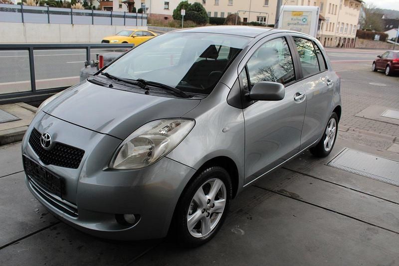 Grau Gebraucht 2007 Toyota Yaris Kleinwagen | 3.000 € (Fairer Preis) - Bild 1/4