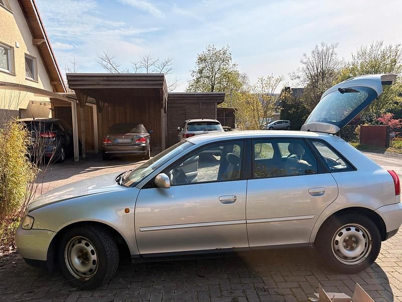 Usata Audi A3 101 CV (74 kW) 1999 Argento Utilitaria