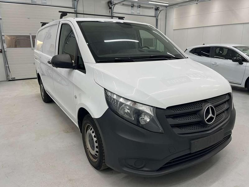 Arktikweiss Gebraucht 2020 Mercedes Vito Van / Kleinbus | 15.990 € - Bild 1/4