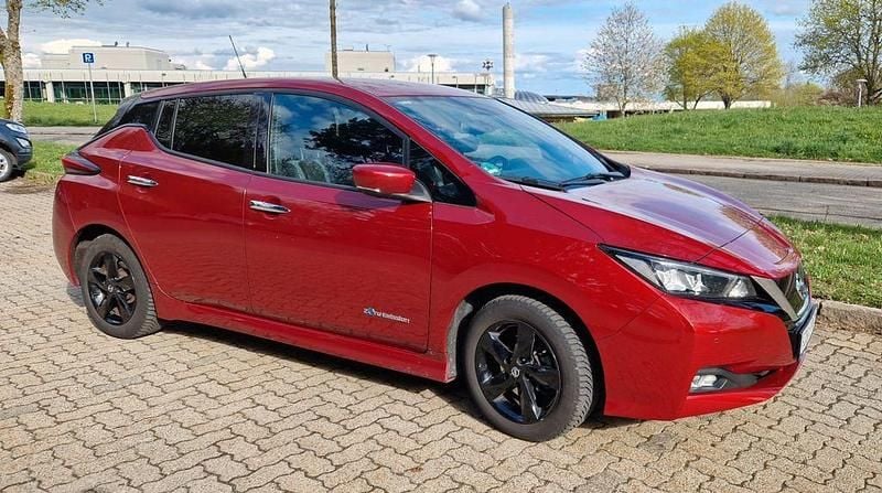 Gebraucht Nissan Leaf Tekna 110 kW (150 PS) 2020 Rot Kleinwagen
