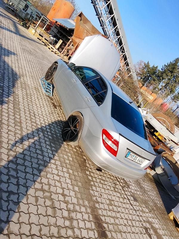 Grau Gebraucht 2007 Mercedes C220 Limousine | 4.250 € (Fairer Preis) - Bild 1/4