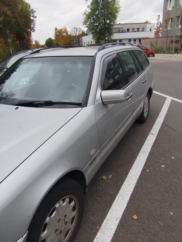 Silber Gebraucht 1997 Mercedes C180 Kombi | 2.200 € (Fairer Preis) - Bild 1/4
