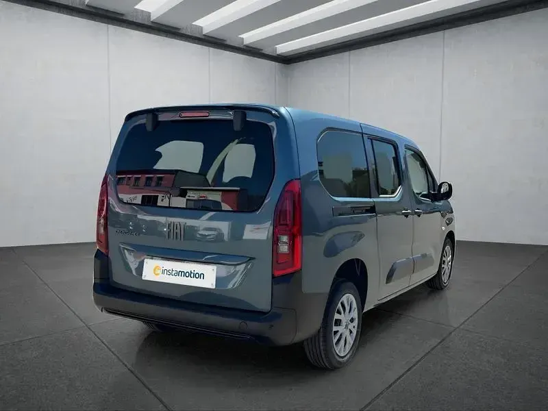 Neu Fiat Doblò 131 PS (96 kW) 2026 Blau Van / Kleinbus