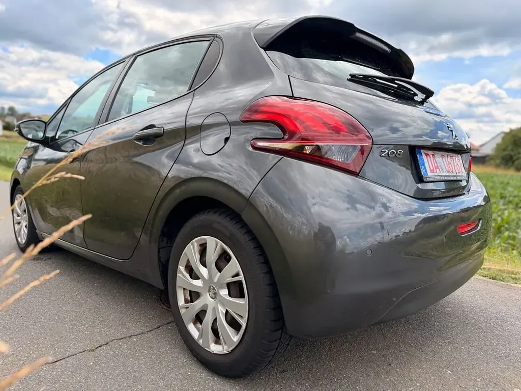 Gebraucht Peugeot 208 Active 99 PS (72 kW) 2016 Grau Kleinwagen