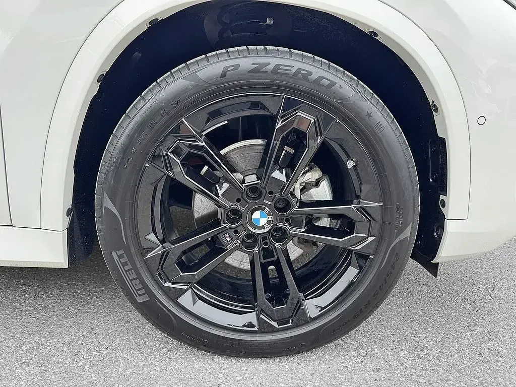 Gebraucht BMW iX1 M Sport 150 kW (204 PS) 2025 Weiß SUV