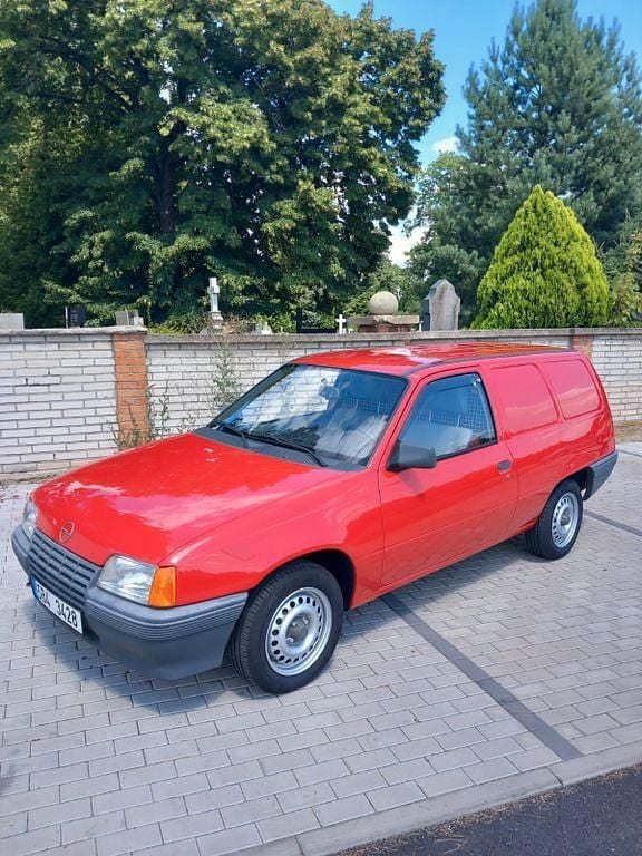 Rot Gebraucht 1987 Opel Kadett Van | 10.000 € - Bild 1/4