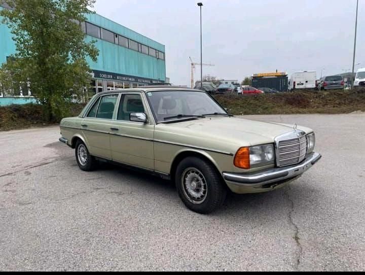 Grün Gebraucht 1983 Mercedes E280 Limousine | 7.000 € - Bild 1/4