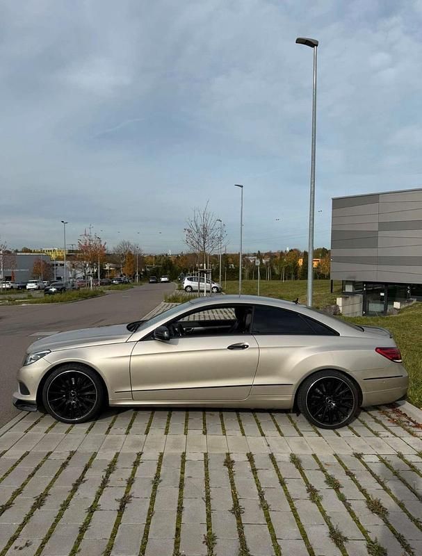 Gebraucht Mercedes E250 211 PS (155 kW) 2014 Beige Coupé