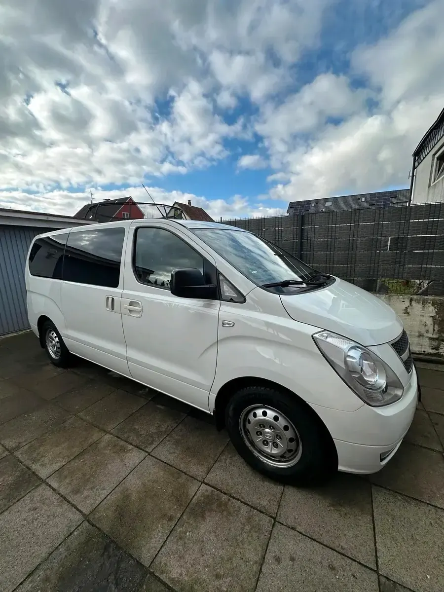 Gebraucht Hyundai H-1 170 PS (125 kW) 2011 Weiß Van / Kleinbus