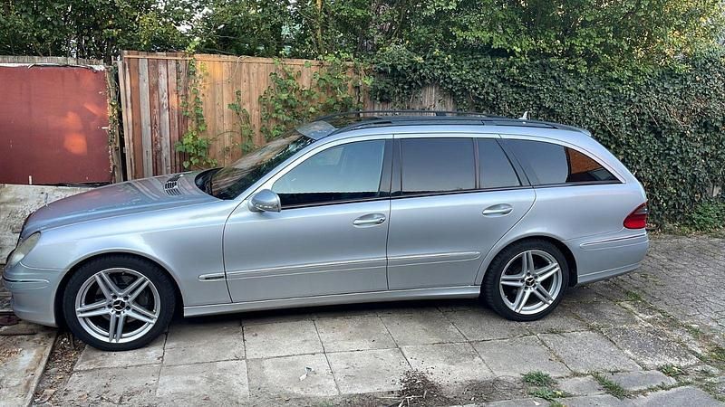Gebraucht Mercedes E320 Avantgarde 224 PS (164 kW) 2006 Silber Kombi