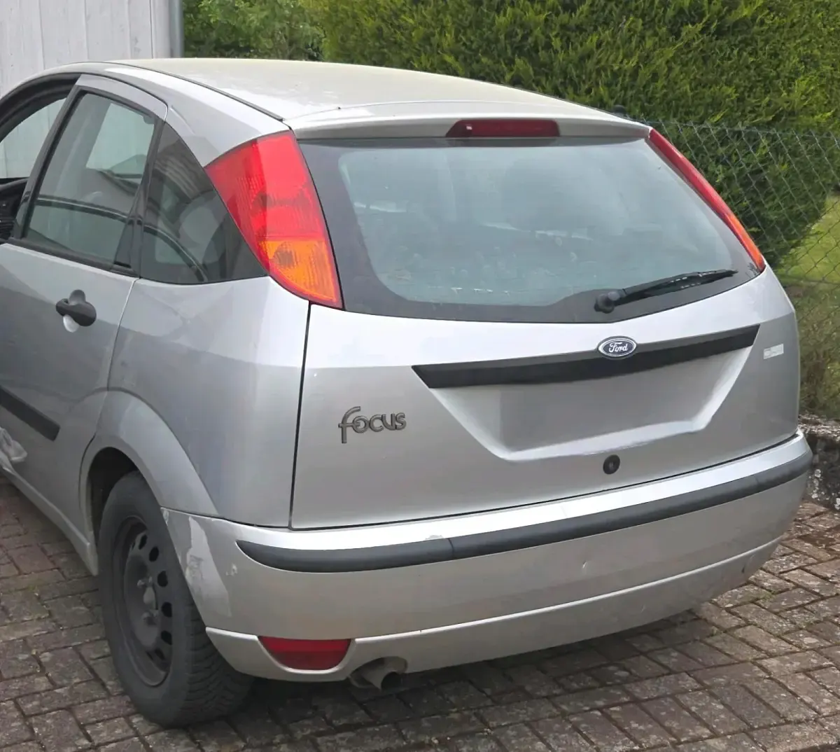 Brugt Ford Focus 101 HK (74 kW) 2003 Sølv Hatchback