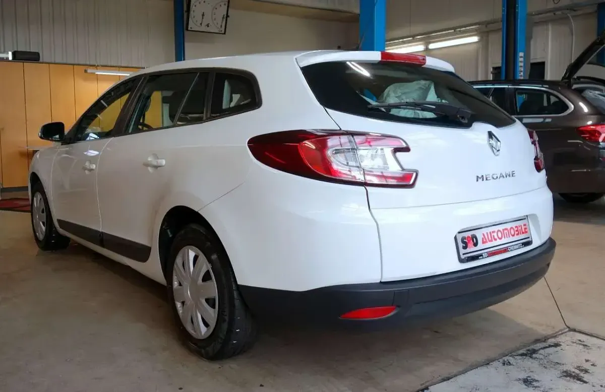 Gebraucht Renault Mégane GrandTour Authentique 116 PS (85 kW) 2016 Gletscherweiss Kombi