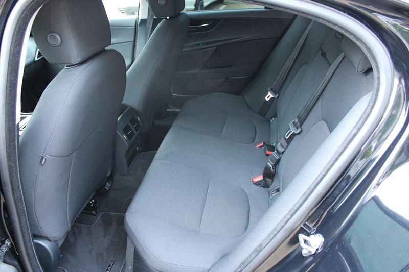 Gebraucht Jaguar XE Pure 200 PS (147 kW) 2017 Schwarz Limousine