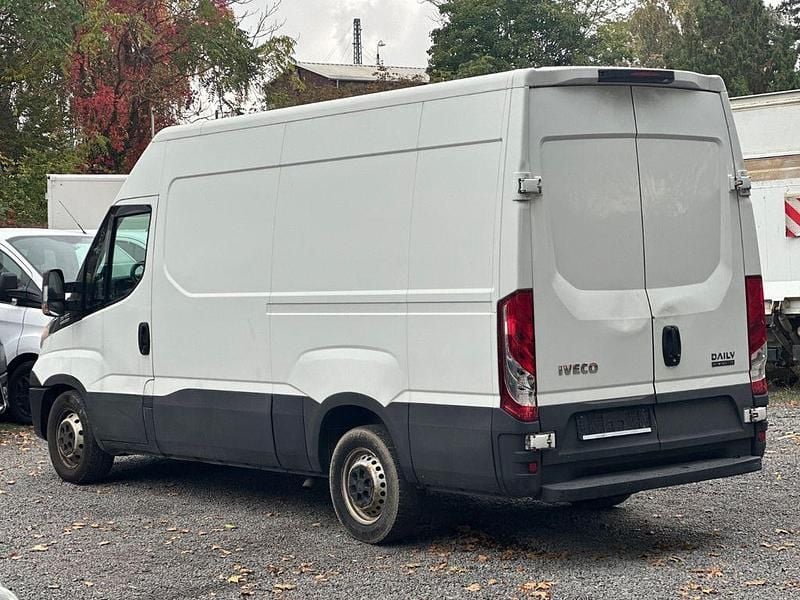 Gebraucht Iveco Daily 156 PS (114 kW) 2018 Weiß Van / Kleinbus