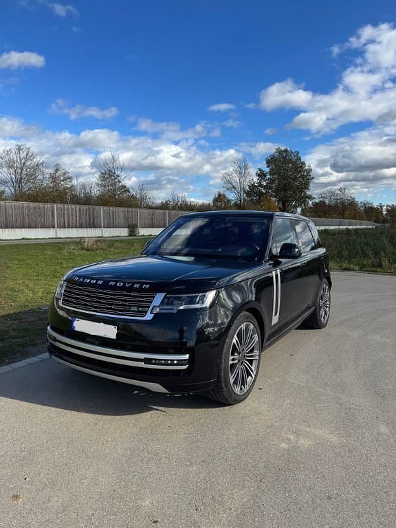 Schwarz Gebraucht 2023 Land Rover Range Rover First Edition SUV | 132.900 € (Etwas zu teuer) - Bild 1/4