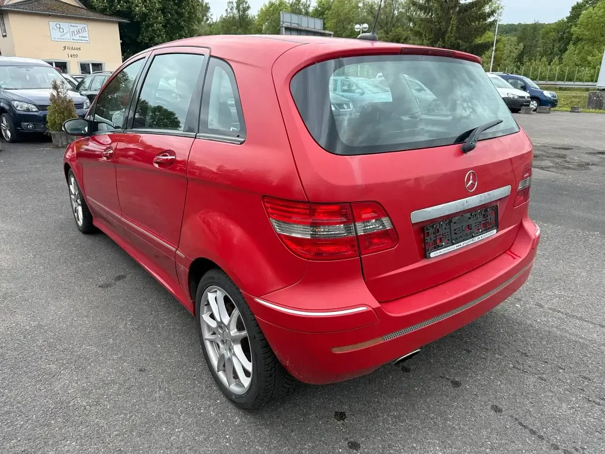 Gebraucht Mercedes B200 136 PS (100 kW) 2006 Rot Van / Kleinbus