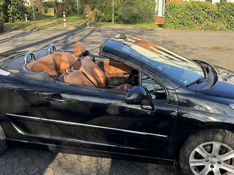 Gebraucht Peugeot 207 CC 156 PS (114 kW) 2012 Schwarz Cabrio