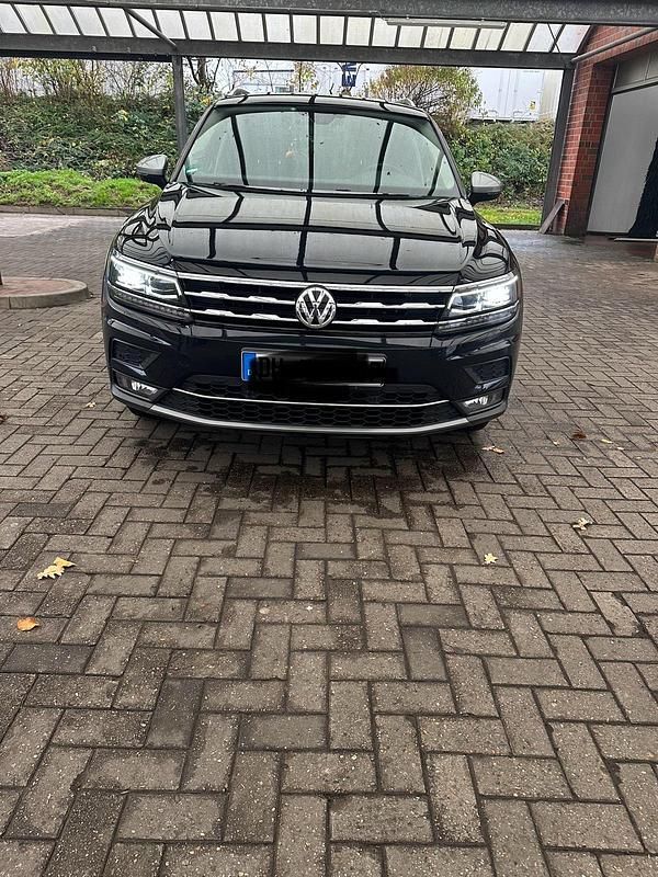 Schwarz Gebraucht 2019 VW Tiguan Allspace Highline SUV | 22.550 € (Superpreis) - Bild 1/4