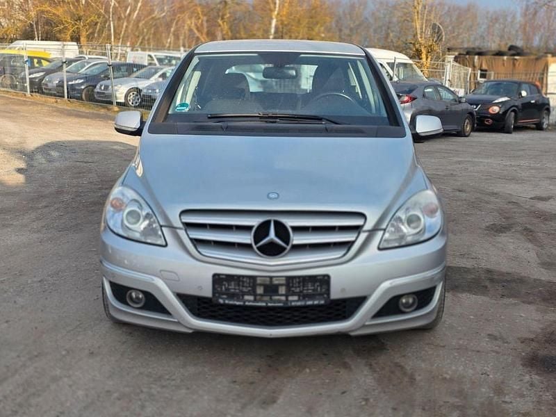 Silber Gebraucht 2010 Mercedes B180 Van / Kleinbus | 2.990 € (Superpreis) - Bild 1/4