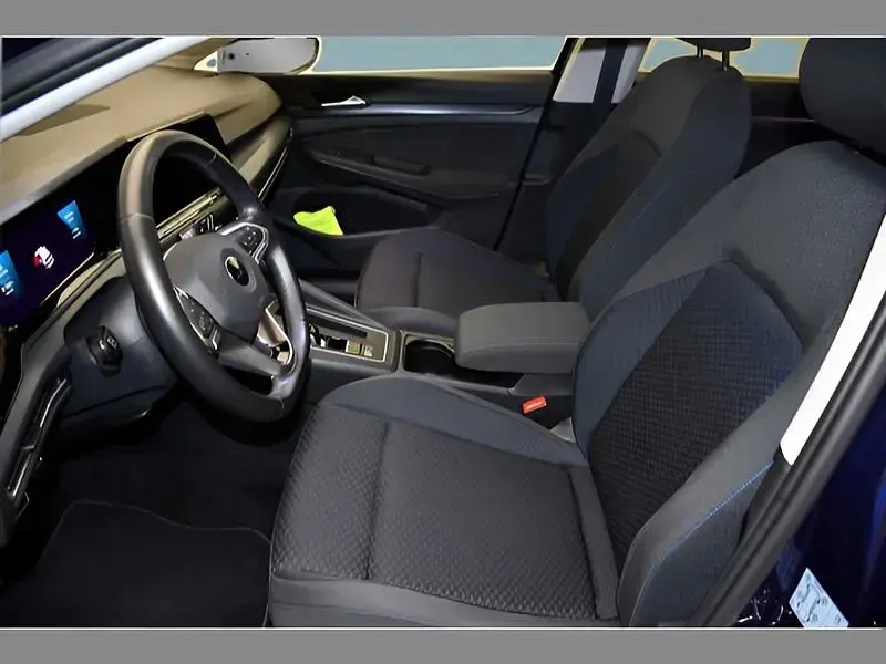 Gebraucht VW Golf VIII 131 PS (96 kW) 2021 Blau Kleinwagen