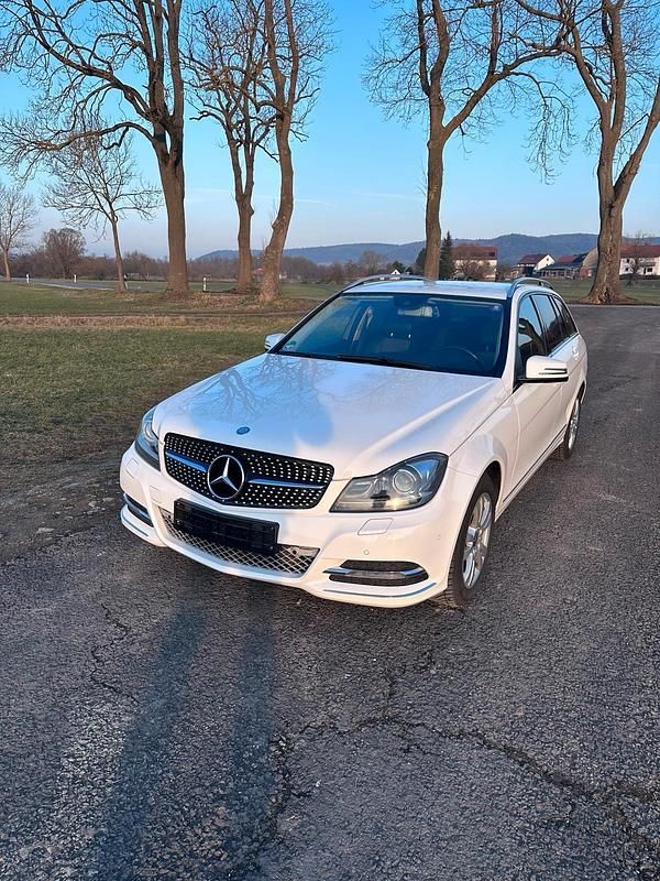 Gebraucht Mercedes C250 204 PS (150 kW) 2013 Weiß Kombi