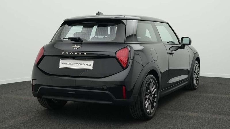 Gebraucht Mini Cooper Classic 156 PS (114 kW) 2024 Schwarz Kleinwagen