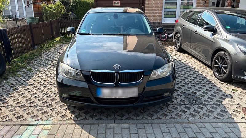 Gebraucht BMW 318 143 PS (105 kW) 2008 Schwarz Kombi