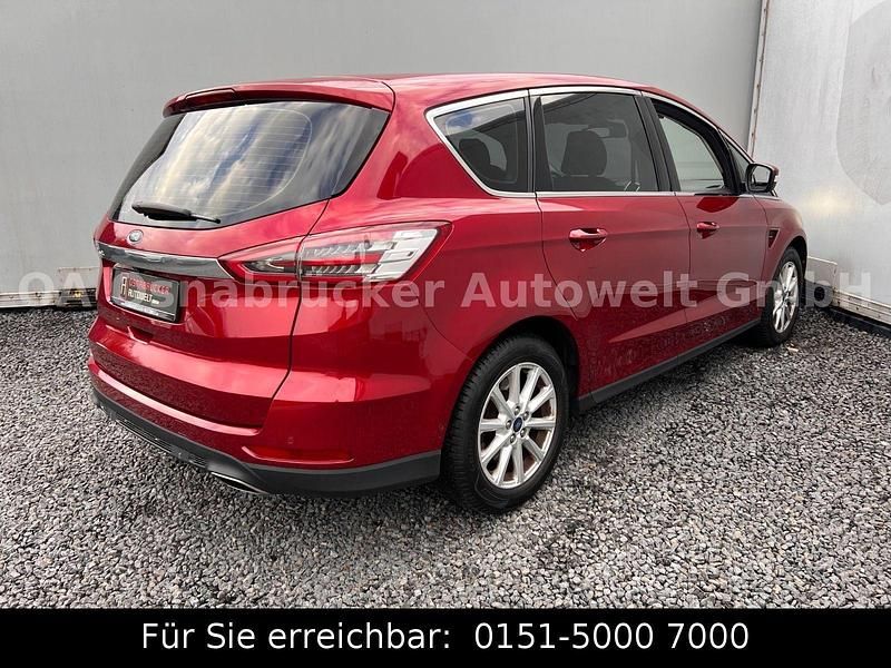 Gebraucht Ford S-MAX Titanium 179 PS (131 kW) 2016 Rot Van / Kleinbus