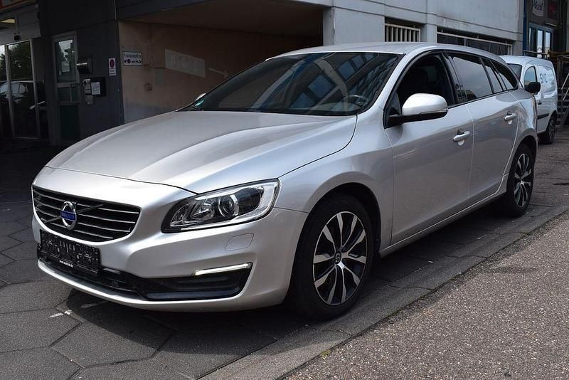 Silber Gebraucht 2018 Volvo V60 Kombi | 17.499 € (Guter Preis) - Bild 1/4