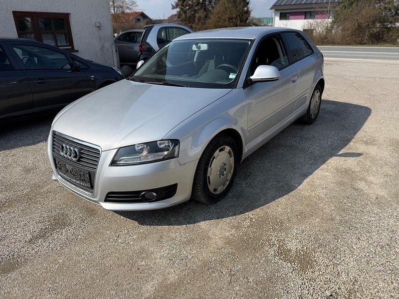 Gebraucht Audi A3 Attraction 90 PS (66 kW) 2010 Silber Kleinwagen