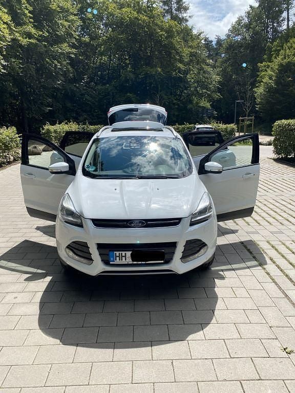 Weiß Gebraucht 2016 Ford Kuga Titanium SUV | 11.800 € (Guter Preis) - Bild 1/4