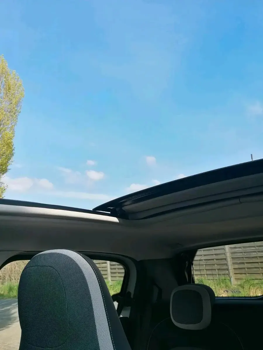 Second-hand Renault Twingo 90 CP (66 kW) 2015 Alb Hatchback